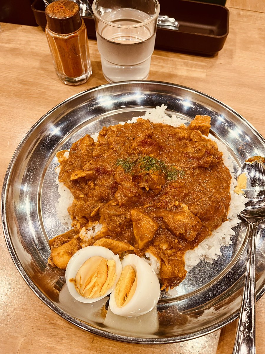 hon_Carp's tweet photo. 今日のお昼は、いつもの高田馬場の #プネウマカレー さんで、チキンカレー。ゆで卵付き。さっそくいただきます！
#滋養満点 https://t.co/11LDEIrVPq