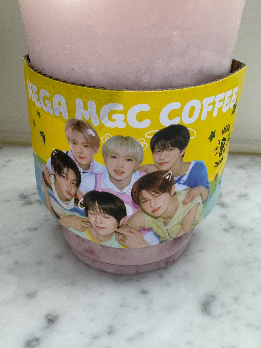 luckyyy_tree's tweet photo. 귀쪽에 먼가 있네 라는 말이 졸귀다 https://t.co/nMgrzom8qw
