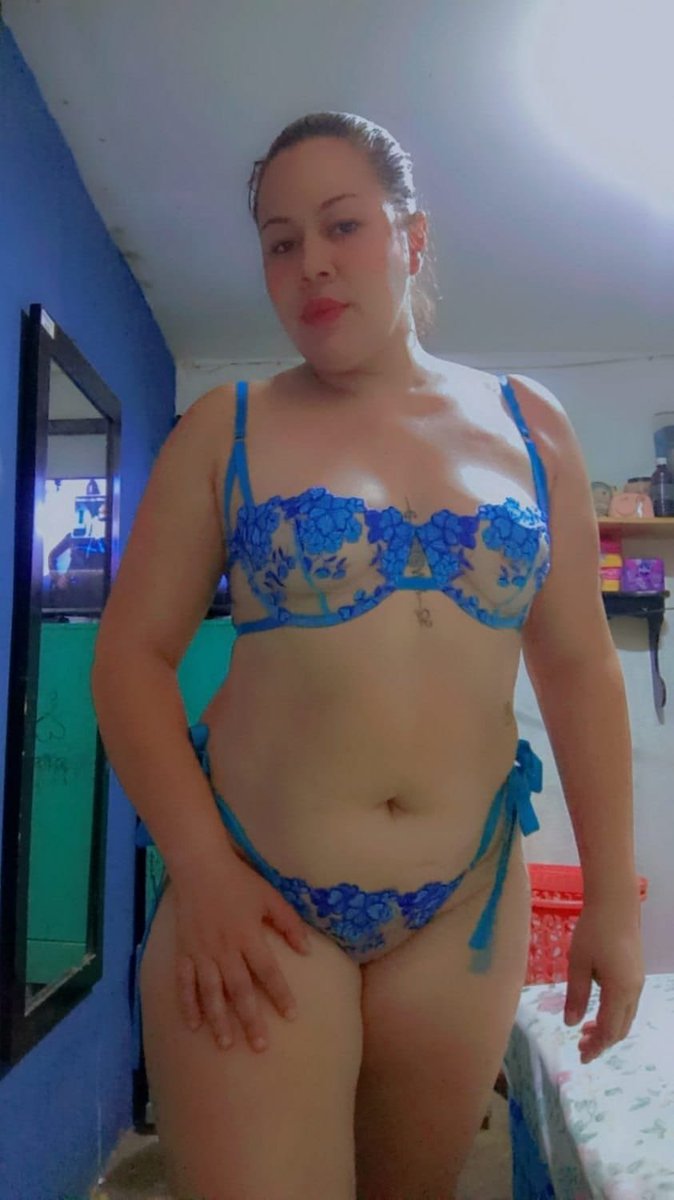 esposaexib's tweet photo. Güera en lencería azul, empinada🔥 y sin nada🍑
Se graba mostrando las tetas 🍒y ese culo🍑👌
Bien puta ♠️y lista para que la usen 😈🍆💦🔥 Sigue a @Josue00319454
¿Se la cojerían? Dejen comentarios 
EXHIBE A TU ESPOSA 👰🔥 https://t.co/7sgNhx0Ow3