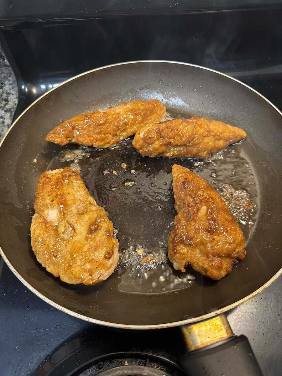 NinGobSahn2's tweet photo. Frozen organic chicken tenders
With:
Vegetable oil, maple syrup, sesame teriyaki sauce, and garlic salt
#StonerFam #FoodPorn #munchies #dinna #dinner #supper #fryingpan #cooking #Mmemberville #StonerCircle #EatLikeWeDo #JoinTheSesh #stoner
@michiganjamomma @MistressOfGanja @EricMKlein1 @southernstonerd @BigA7508 @rsannicolas50 @THCyal8tr @Mattenberger_H @cocoluvs2blaze @CannaQualityBTC