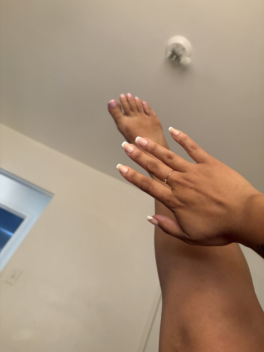jessMTL's tweet photo. Matching set 🧡 https://t.co/66SMWvpn8x