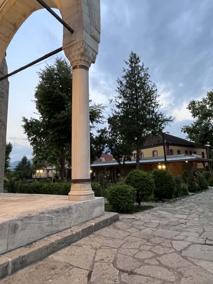 ophfme's tweet photo. Hiç kimseyi tanımadan çıktığım bu yolculukta çok güzel insanlarla tanıştım.Akşam kararlaştırıp sabah namazını Mustafa Paşa Camii’nde kıldık.İslam’ın birleştirici gücüne hayran olmamak elde değil✨🤍
#üsküp
#skopje https://t.co/EY9NZJyhZ7