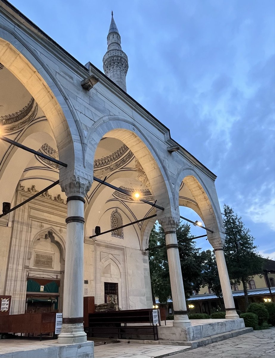 ophfme's tweet photo. Hiç kimseyi tanımadan çıktığım bu yolculukta çok güzel insanlarla tanıştım.Akşam kararlaştırıp sabah namazını Mustafa Paşa Camii’nde kıldık.İslam’ın birleştirici gücüne hayran olmamak elde değil✨🤍
#üsküp
#skopje https://t.co/EY9NZJyhZ7