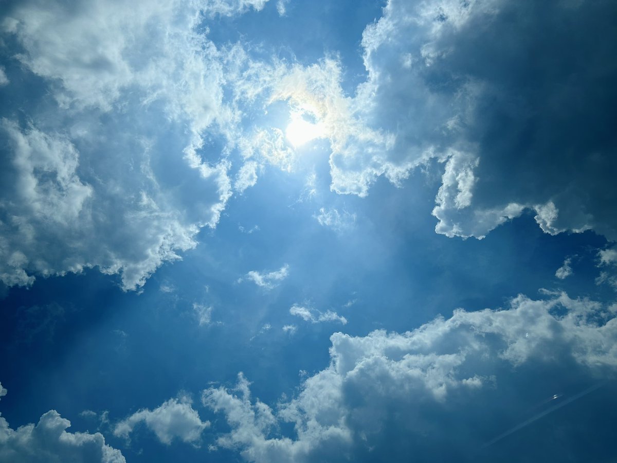 _fomalhaut0124's tweet photo. 晴れたり雨降ったりの空！ https://t.co/gvH8nrhEtm