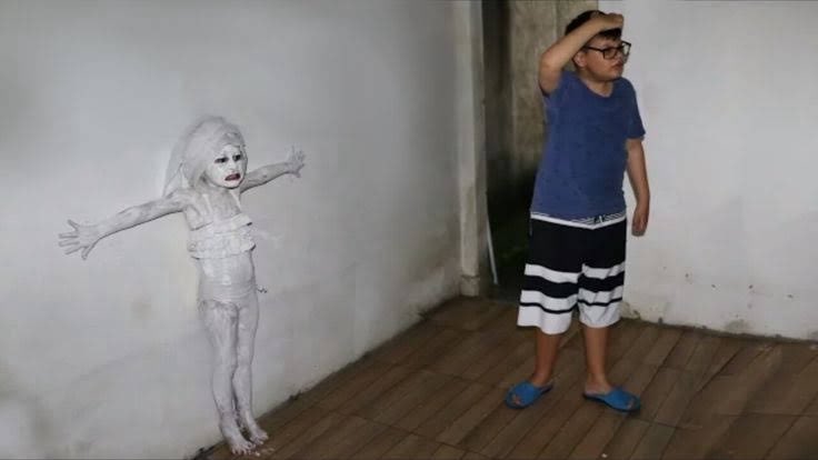 hsfcards's tweet photo. jungkook jugando al meccha chameleon https://t.co/f90ZD9jv5p