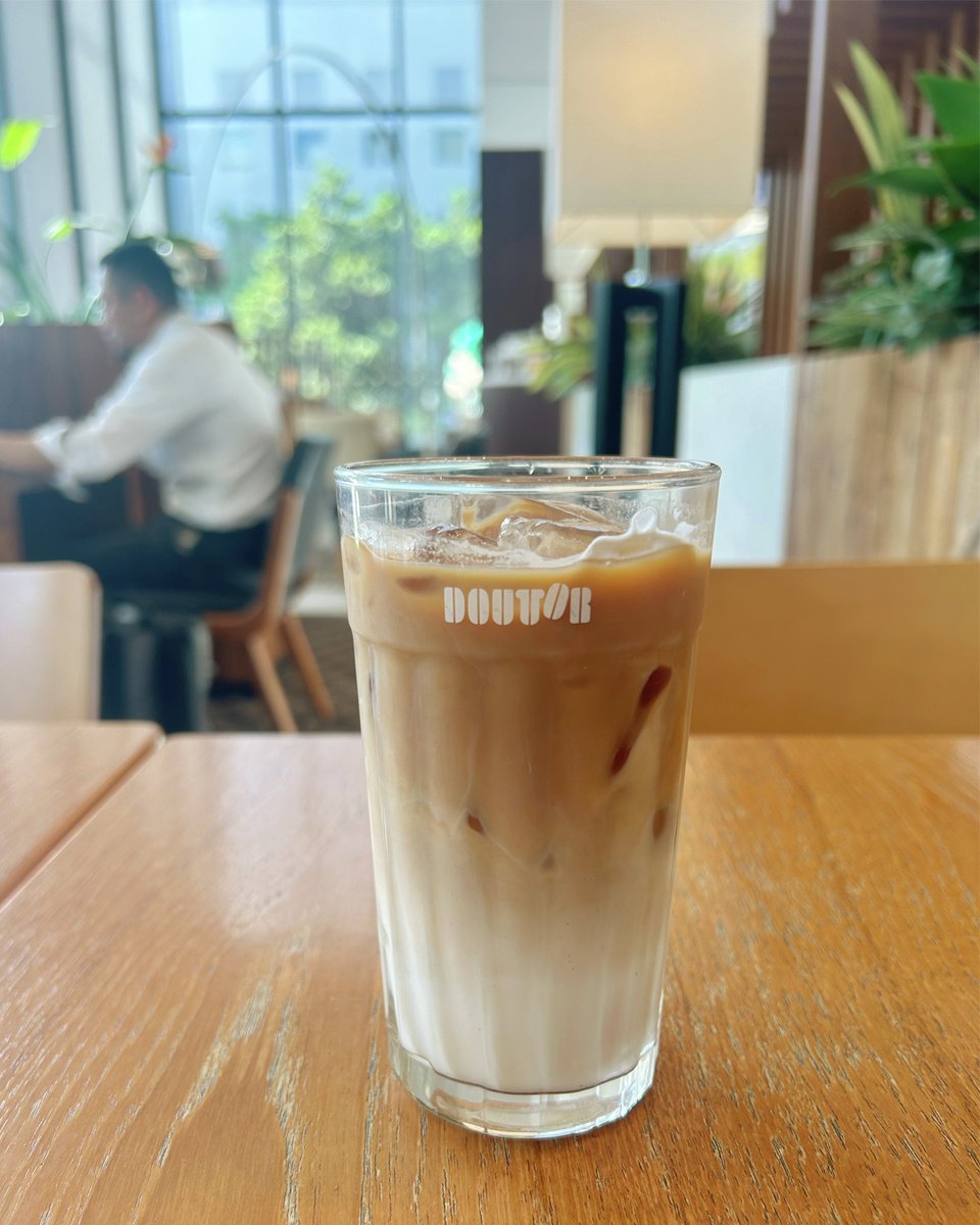 DoutorCoffee_co's tweet photo. 夏目前!
心地いい店内で安らぐひと時を☕️
#ドトールコーヒー #ドトールコーヒーショップ #doutor #doutorcoffee #朝ドトール #アイスコーヒー #icedcoffee #コーヒータイム #コーヒーブレイク #モーニングコーヒー #morningcoffee https://t.co/7RZx6Hftml