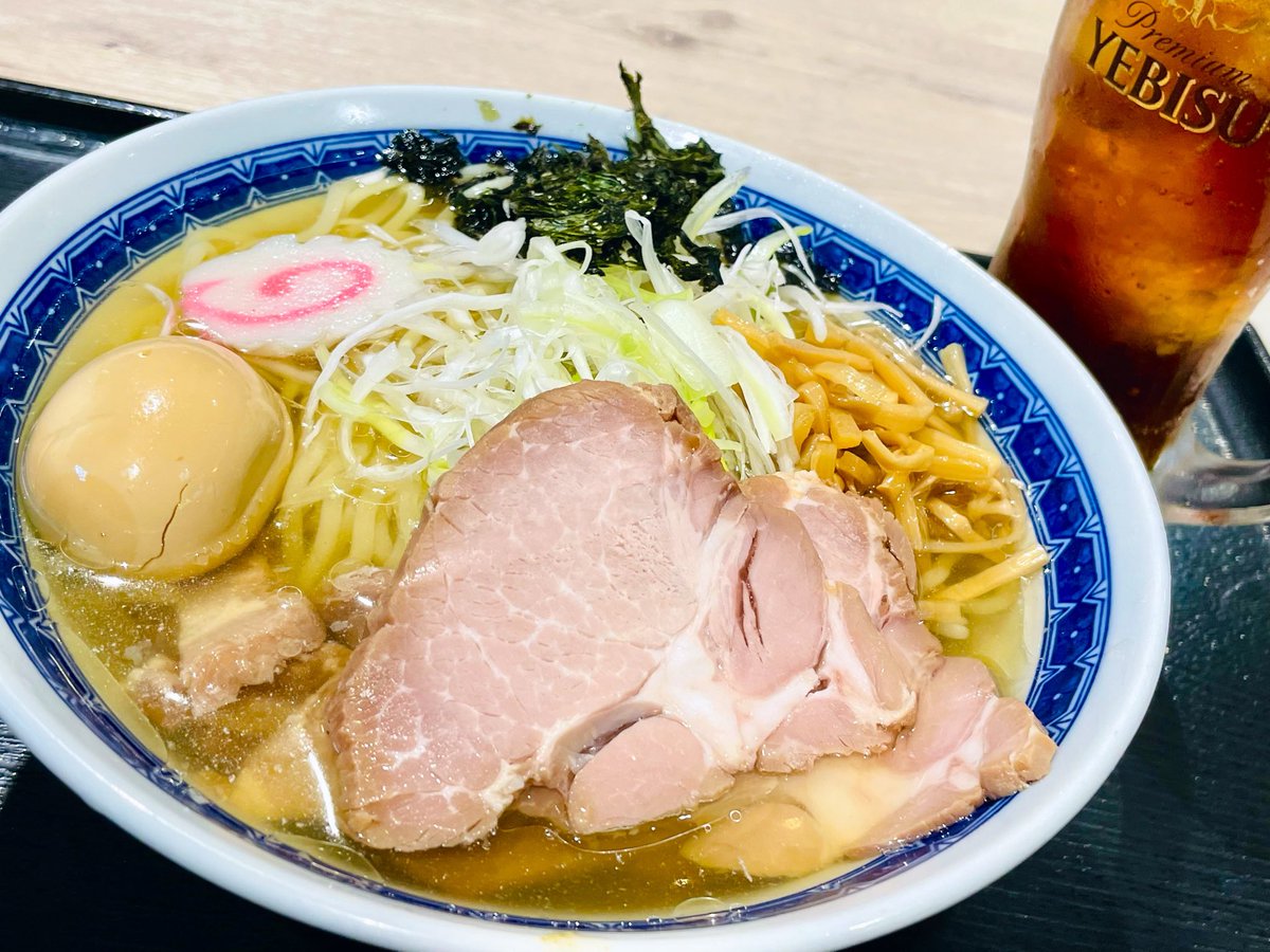 SAL900012's tweet photo. 光が丘 井の庄 で
冷やし塩中華 に
ロースチャーシュー と
味玉 をトッピングして
黒烏龍茶 と
いただきました！ https://t.co/vlNHIPtt2o