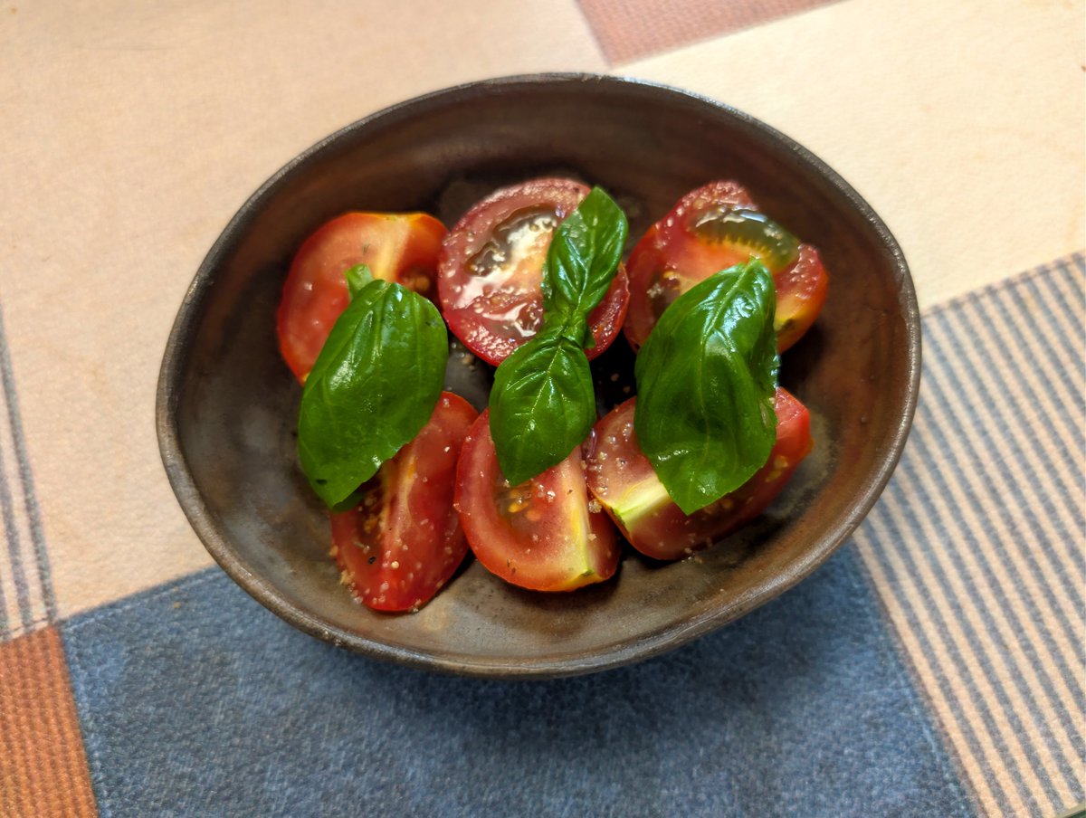 KuronukoLuna's tweet photo. あん時のバジル
やっと食べれる https://t.co/aBeQS3P7tr