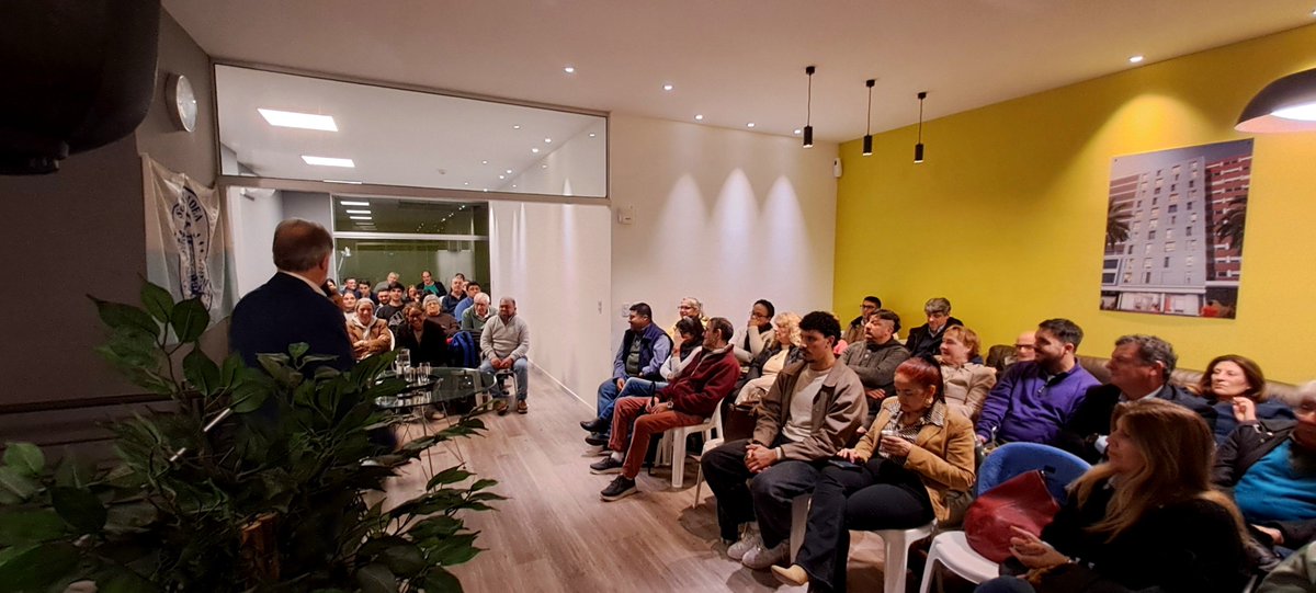 Fatilara_40's tweet photo. Lunes a lunes @ESPACIOCUARENTA demuestra la fuerza y el compromiso.
​Tras el gran Congreso de @alianzapaisuy y los 18 años de la 40, seguimos construyendo el camino y respaldando a nuestros senadores y diputados, que le dan voz al trabajo de todos. Vamos con todo!! @JavierGarcia_Uy @GabrielGianoli @ZeniaP40 @VeroGMaccio