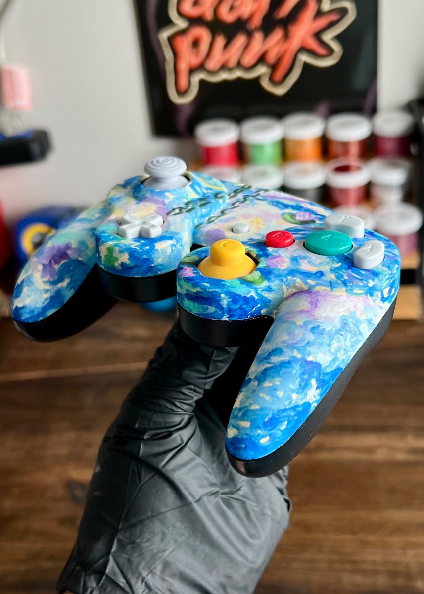 DaFunkGaming's tweet photo. Water Lilies on GameCube Controller 🪷🪻 

Painted by the amazing Fleytutart ✨ on Instagram

Available on my shop https://t.co/Dus5dtejPB