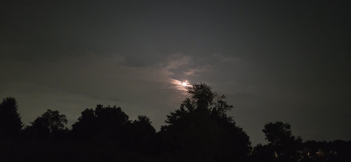 AmyCPhotos's tweet photo. The moon tonight.. 
It's going to be full on Wednesday 🌕 🦌 
#BuckFullMoon https://t.co/CG7PFaejx6