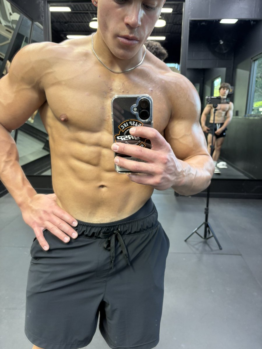 CashMasterSlick's tweet photo. these abs deserve spending. send those drains to papa🤑 https://t.co/OiM6bPhprb