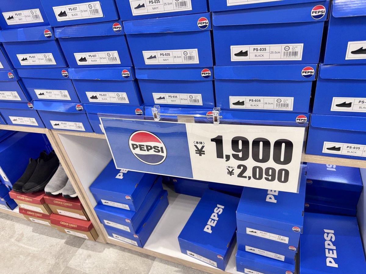 edspul's tweet photo. ペプシの靴が売ってた、ペプシって靴も出してたのか。 https://t.co/zzji4fedpK