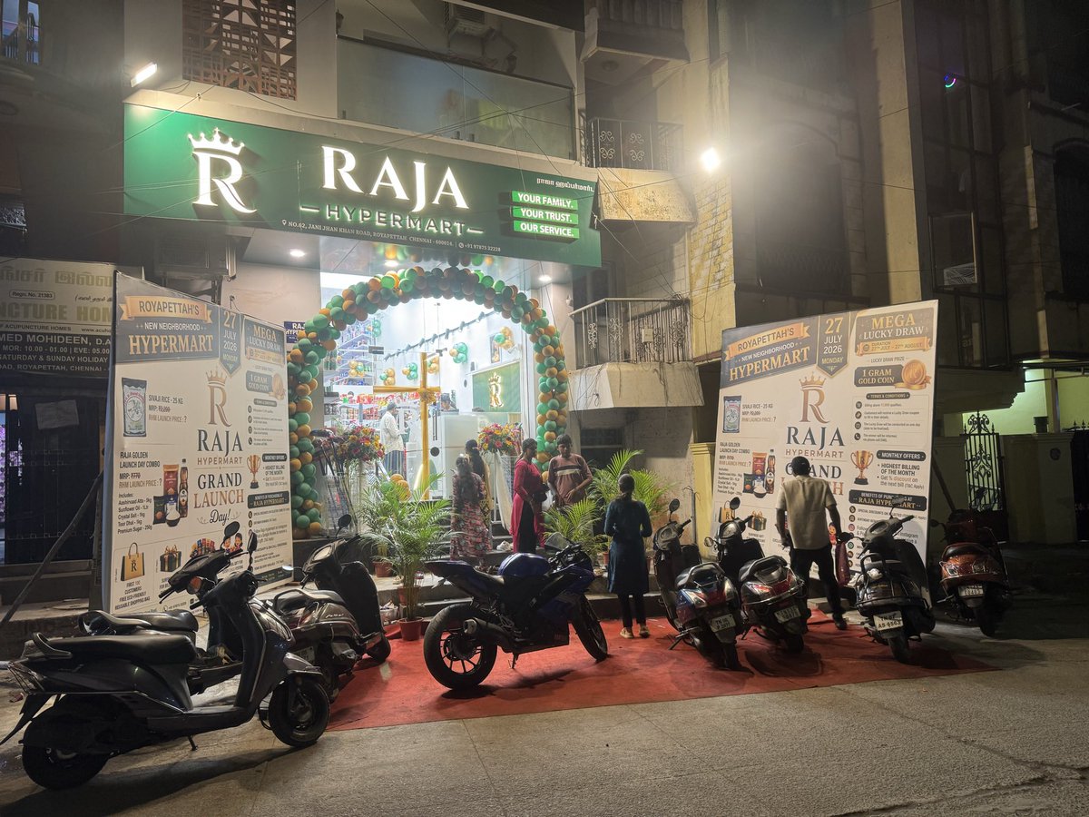 jsadvocate55's tweet photo. @CMOTamilnadu @chennaicorp @ChennaiTraffic @chennaipolice_ @tnpoliceoffl @Chief_Secy_TN yet another platform and road encroachment  looks like no proper permission for a hyper market jani Jan khan road royapettah. Zam bazar police station limit and zone 9 corporation limit https://t.co/HmWN7GdIJe