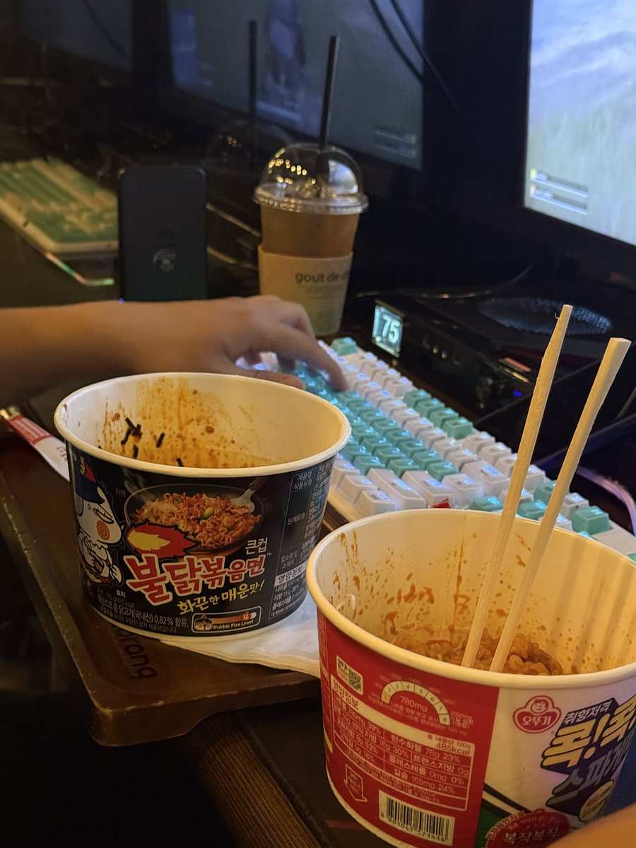 arecofme's tweet photo. 요즘 행복한 사람 누구게? https://t.co/PZGeWrsMQL