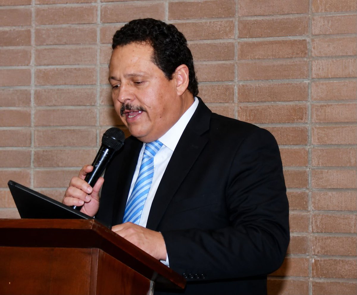 TelodijeMx's tweet photo. 🚨 El alcalde de #Naco,  Lorenzo “Choby” Villegas, confirmó que el Ayuntamiento analiza emprender acciones legales contra #GrupoMéxico tras el derrame de 33 mil litros de ácido sulfúrico por el descarrilamiento de un tren.

"Tengo que defender a nuestra gente", afirmó. Aún esperan los dictámenes ambientales para definir las medidas legales. #Sonora #TeLoDije

https://t.co/rZURwN98aO
 @michelleriveraa  @marijeso @rfsonora  @ChobyVillegas