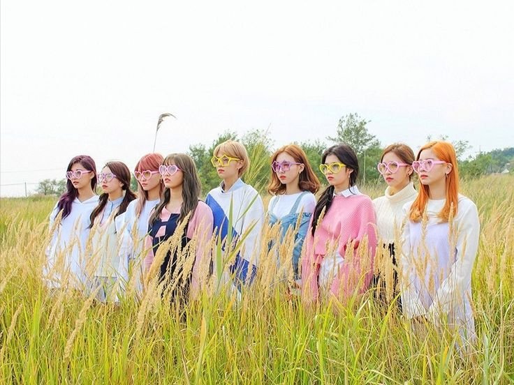 ILLIT_Chart's tweet photo. Longest Top 10 hits by K-pop girl groups on Japan Spotify daily chart:

#1. ILLIT, "Magnetic" — 117 days
#2. TWICE, "TT" — 87 days
#3. NewJeans, "Ditto" — 83 days
#4. ILLIT, "It's Me" — 68 days 🔺

#ILLIT #아일릿 @ILLIT_official https://t.co/nQ16WePhz7