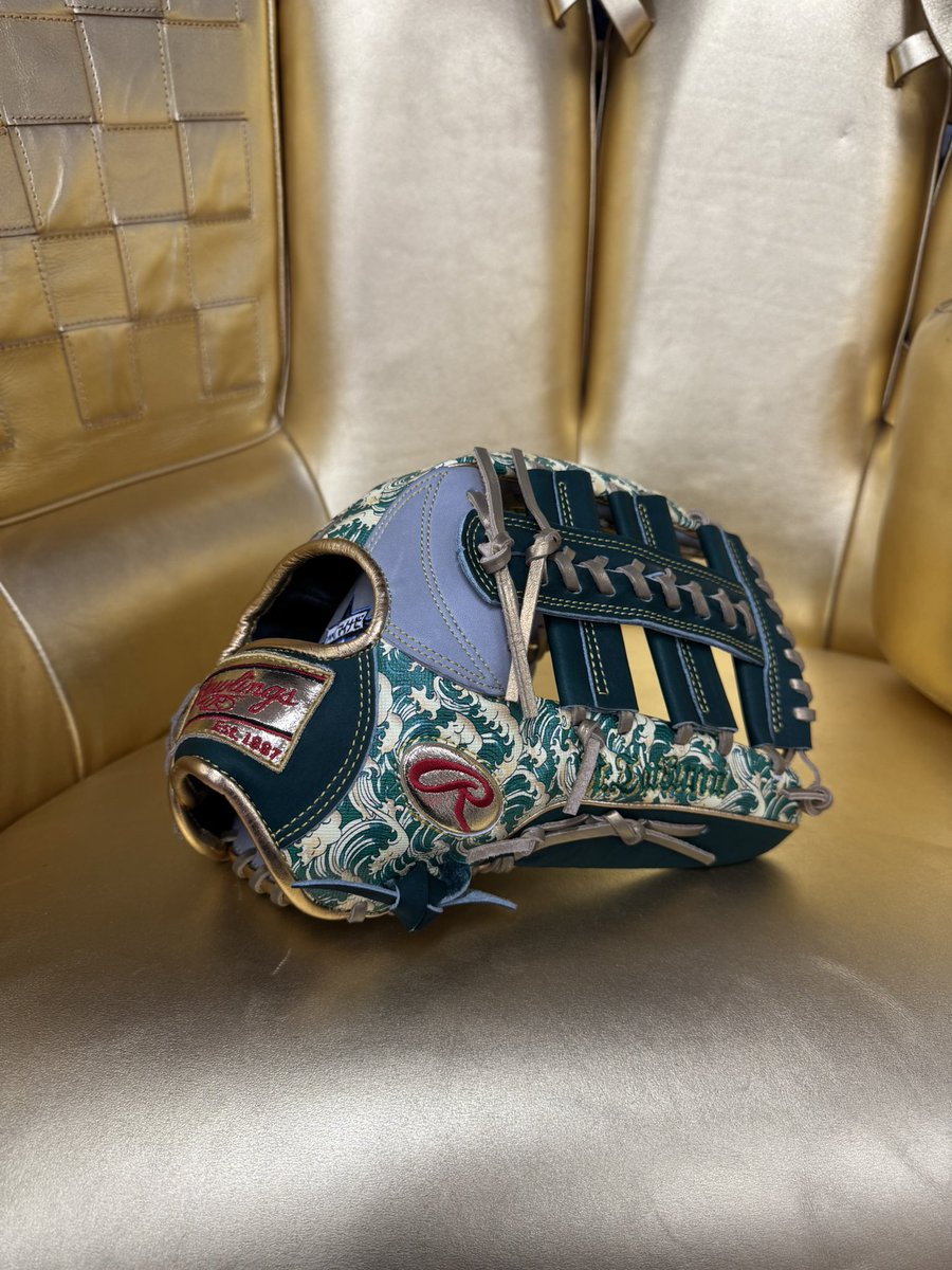 Rawlings_japan's tweet photo. MLBでゴールドグラブアワードを受賞した選手のみが使用できるゴールドラベル。
日本でも同様に、ゴールデングラブを受賞した選手のみが使用できます。
#マイナビオールスターゲーム2026 にもゴールドラベルのグラブにてプレーする選手に是非ご注目下さい✨
 
#ローリングス
#Rawlings
#グラブ https://t.co/o4EZSOfw6R