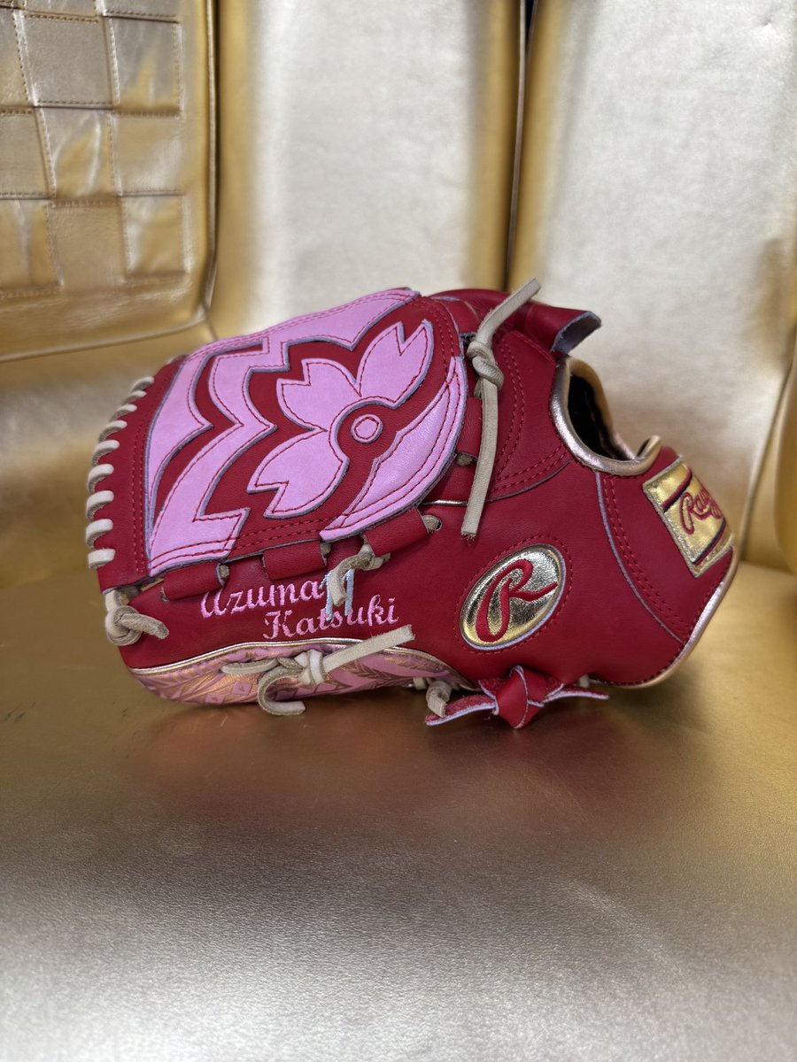 Rawlings_japan's tweet photo. MLBでゴールドグラブアワードを受賞した選手のみが使用できるゴールドラベル。
日本でも同様に、ゴールデングラブを受賞した選手のみが使用できます。
#マイナビオールスターゲーム2026 にもゴールドラベルのグラブにてプレーする選手に是非ご注目下さい✨
 
#ローリングス
#Rawlings
#グラブ https://t.co/o4EZSOfw6R