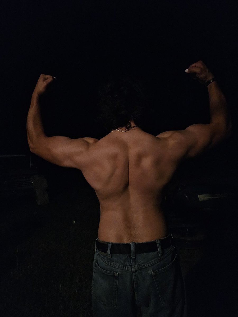 susej_idk's tweet photo. Heard ppl wanted muscles on their TL. #nsfwtwtًً https://t.co/SlZcEaXs6W