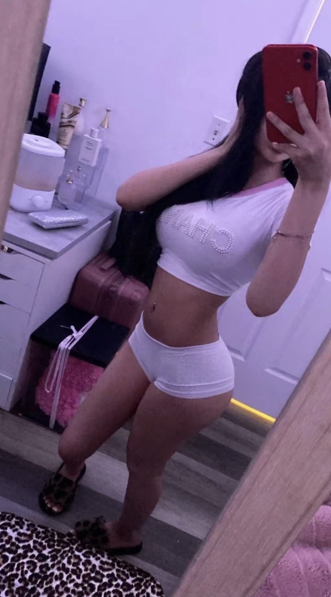 sxyrubi's tweet photo. clothes on or off🤭🤭👀 https://t.co/GUPucgPUM9