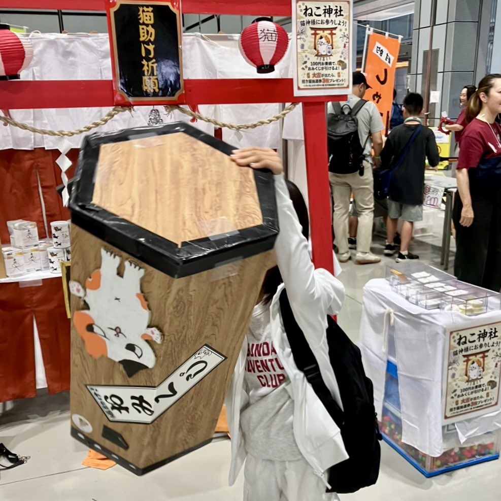 u_ko_su_'s tweet photo. 土日は #ネコ市ネコ座 へ🐾 ずっと家族で応援している #ネコリパブリック 主催の日本最大級ホゴネコイベント！#楽しみながら猫助け ラーメン赤猫の文蔵さんにも会えました🍜😺 https://t.co/dBYmZ2xV6x
