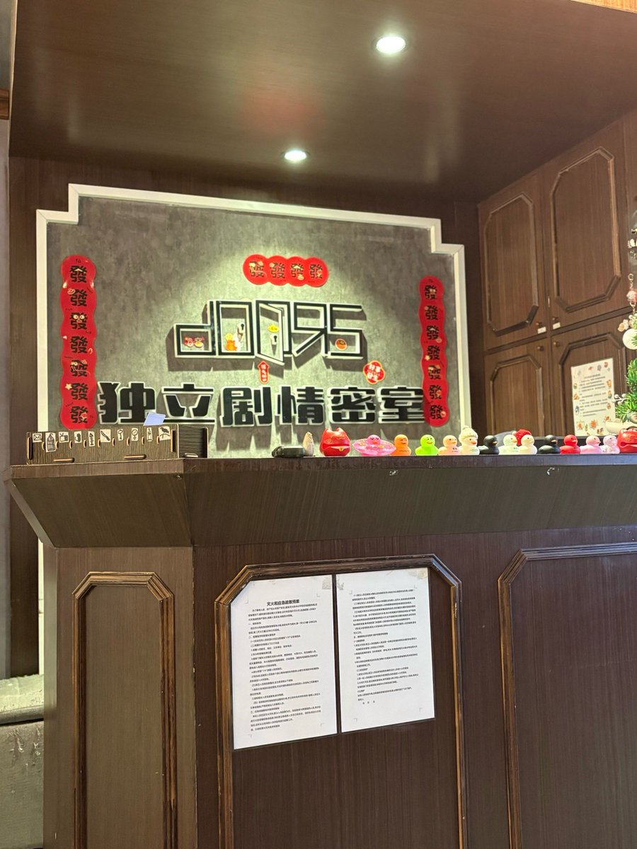 mrahal78's tweet photo. Just escaped the 90s Arcade密室！Beat all the retro games, found the hidden key, and bailed before the alarm went off. No high scores, just pure chaos and win. https://t.co/9InEeBolpB