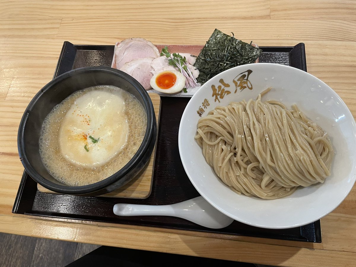 natchandqmsl's tweet photo. 7月28日
西千葉駅近くの
松風の鶏白湯ですね🍜
調子に乗って
大盛を注文しました🐔
とても美味しく頂きました😋
DQTACT無料10連
キラゴルド🌟
めちゃくちゃ嬉しい☺️
どうやって育成しようかな😂 https://t.co/1fCSW2AzEH