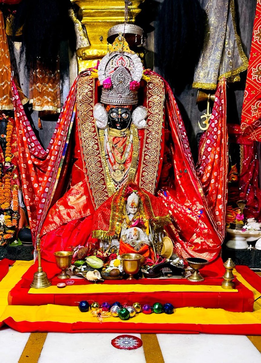 prahladspatel's tweet photo. आज प्रातः अमरकंटक में माँ नर्मदा जी के उद्गम स्थल पर पूजा आरती में सम्मिलित होकर उन्हें नमन किया।

आज 'प्रकृति संरक्षण दिवस' भी है। हमारा कर्तव्य है कि नदियों को केवल पूजा न जाए, उनसे एक माँ की तरह प्रेम भी करो, उनकी देखभाल करो।

नर्मदे हर🙏 https://t.co/1GJ4f3NgeA