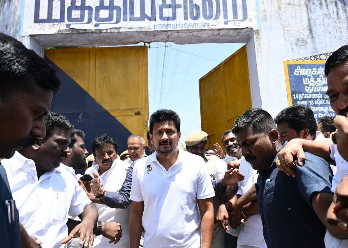Natrajpkt's tweet photo. கொளத்தூர் XMLA விக்கு எப்புடி மிசா வை யே பார்த்தவர்டா என்று ஒரு உருட்டு உருட்டுரங்களோ ..அது போல 

2046- இல் 

2026 ஆம் ஆண்டு தவெக ஆட்சியில் எங்க தலைவர் "உதயநிதி "மத்திய சிறையையே பார்த்தவர் சிறையில் அவர் பட்ட துன்பம் ஏராளம்..
என்று  உருட்ட போரானுங் களே இந்த கொத்தடிமைகள் உபி... 😭 https://t.co/E3UTePM6hf