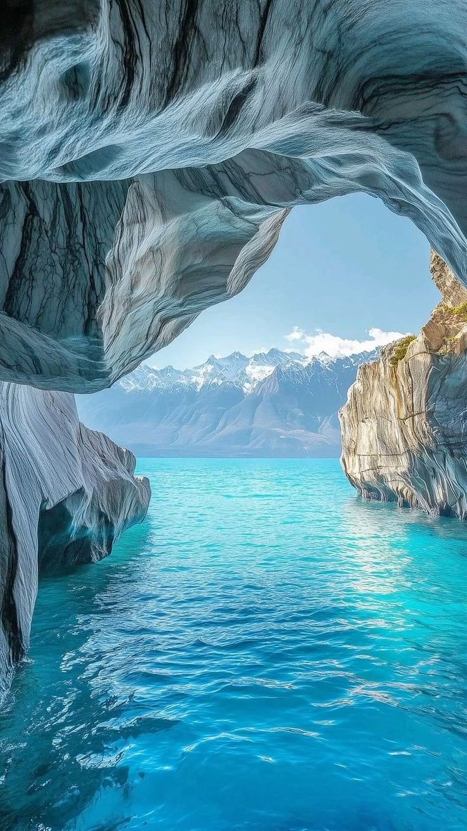 water_diaries's tweet photo. Marble caves in Chile 🇨🇱 https://t.co/S4lDLuRlhb