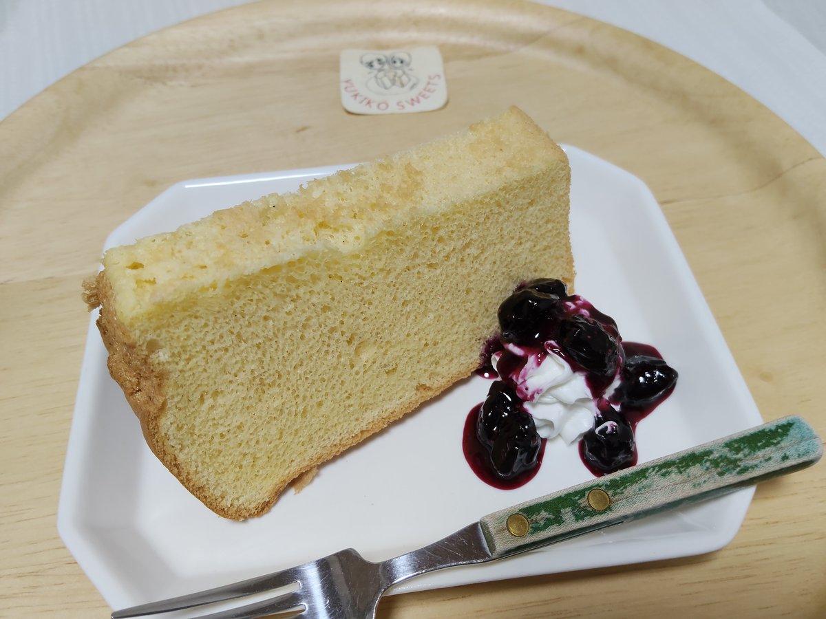 uracydayo's tweet photo. 【1年が365日なら、365回シフォンケーキを食べる夫婦！】
2603日目。2026年7月28日
「目に良い姉妹…」
ブルーベリー果実とセットのプレーンシフォンと、
バタフライピーゼリーです。
私達、ポリフェノール姉妹です。
奥様(@yukinko9248 )
いただきます！
#ユキコスイーツ #シフォンケーキ #西八王子 https://t.co/kdyV2bnxkH