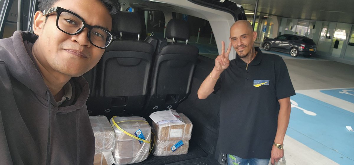 Declarators_'s tweet photo. 🚀 From Guangzhou to Amsterdam: Another Time-Critical Handcarry Mission Accomplished

Earlier last week, Declarators Pte Ltd was entrusted with an urgent On-Board Courier (OBC) assignment requiring a critical shipment to be collected in Guangzhou 🇨🇳 and delivered to Amsterdam 🇳🇱 https://t.co/0qNDAxndyu
