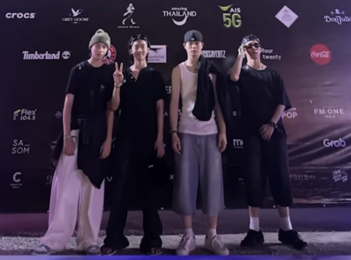 loutifulday's tweet photo. when they all used to be the same height🥹🤏🏻 https://t.co/a6QofoGB3B