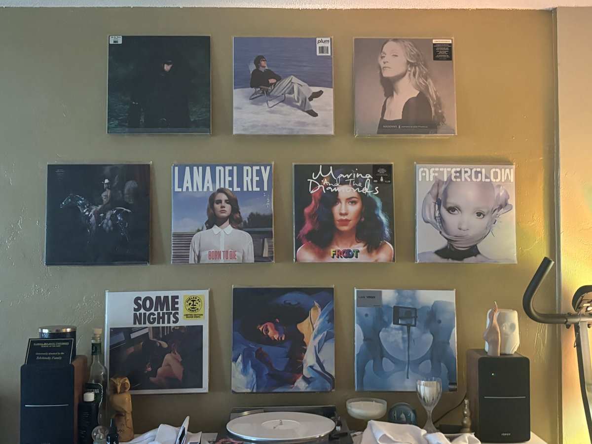 noahthreshold's tweet photo. was trying to focus on listening to albums i have from lolla artists and then i randomly had a middle school feeling https://t.co/L1rrfIFBqi