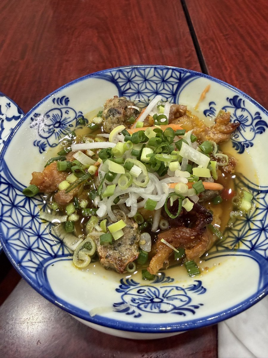 Jimmy56321567's tweet photo. ブンチャーハノイ

夏はあっさりした
ベトナム料理を

ベトナムに行ったとき
適当に入ったどの食堂も
美味しかった。 https://t.co/mtAUhua3rp