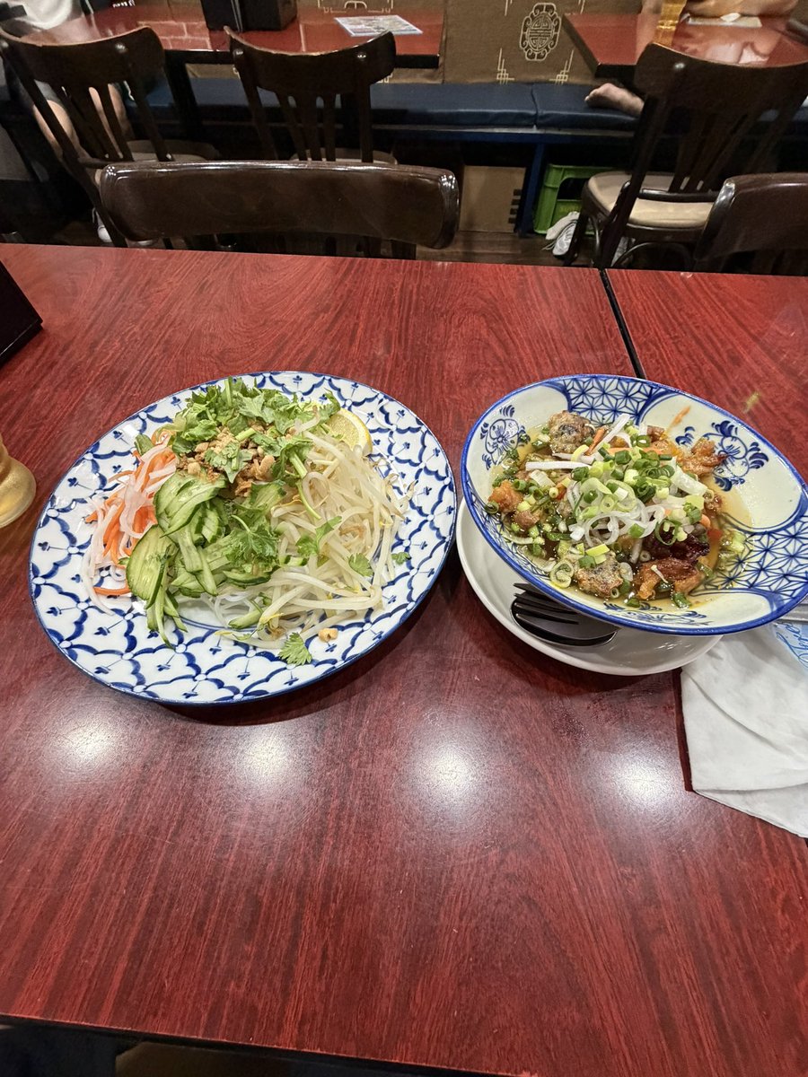 Jimmy56321567's tweet photo. ブンチャーハノイ

夏はあっさりした
ベトナム料理を

ベトナムに行ったとき
適当に入ったどの食堂も
美味しかった。 https://t.co/mtAUhua3rp