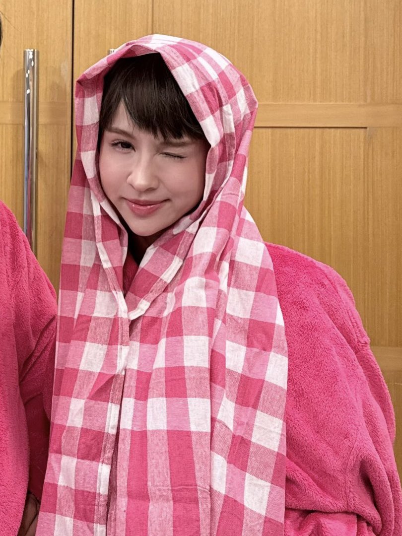 never4eve_r's tweet photo. น้องแก้วอดีตเคยผมดำหรอคะ 555555 น่ารักกกก

HUG E LHEE Q1
#มนต์รักฮักอีหลีเปิดกล้องเด้อค่ะ
#Hannah4EVE https://t.co/9HdThG7QKP