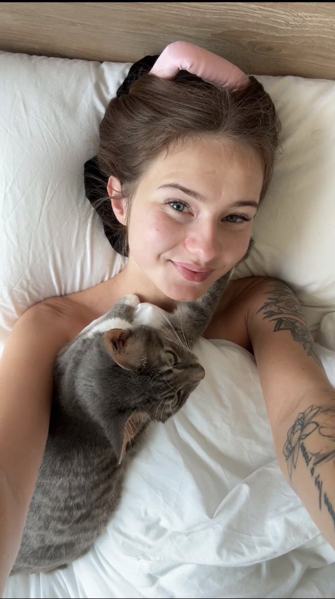 MArinamkar's tweet photo. Пришёл, обнял, вставай говорит, жрать хочу 😆 https://t.co/JVS9vjvWI7