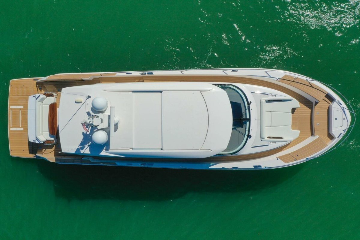 globalyachtex's tweet photo. Experience Tiara's flagship in style. ⚓The 2023 Tiara EX 60 TRANQUIL MOMENTS II pairs luxury, versatility, and performance with a Flag Blue hull, Seakeeper, FLIR, Bow Thruster, 3 staterooms, and expansive entertaining spaces built for unforgettable adventures. https://t.co/xraWN68QTB