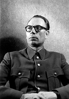 URDailyHistory's tweet photo. 1 August 1946: Andrey Vlasov, leader of the #Russian Liberation Army, is hanged in #Moscow after being convicted of high #treason. A highly decorated #Soviet general who originally fought heroically for the Red Army during the Battle of Moscow, Vlasov was captured by the Germans in 1942 and subsequently defected due to his deep disillusionment with Soviet dictator Joseph Stalin's brutal #military mismanagement. He then organized captured #Russian soldiers to fight alongside Nazi Germany beginning in 1944, a desperate anti-Stalinist alliance that ultimately led to his capture by Allied forces and execution. #WWII #WW2 #History #OTD #ad https://t.co/QkAe0NNgvN