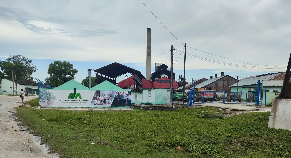 cubasiglo21's tweet photo. El abandono del régimen a los centrales azucareros dejó a pueblos enteros desamparados. Comunidades que dependían de esta industria quedaron sin sustento, sin empleo y sin futuro. #cuba #cambioYa https://t.co/sSqaEcd29Q
