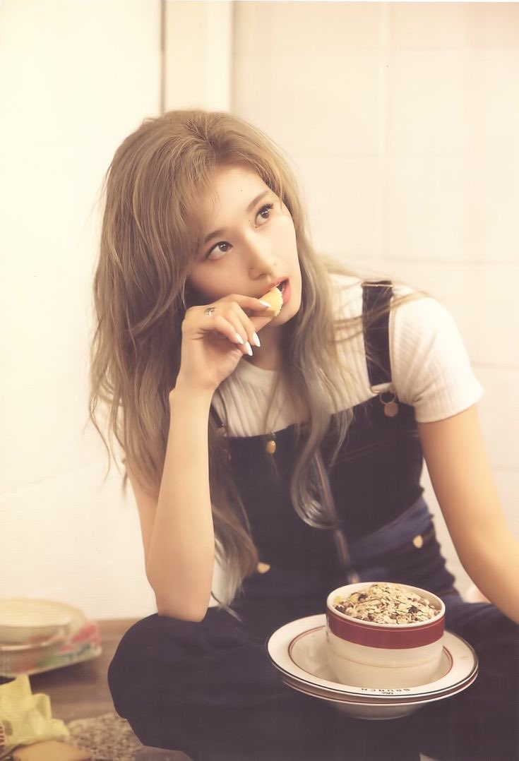 mincaeil's tweet photo. Sana’s hobbies https://t.co/qZNUhPSJuK