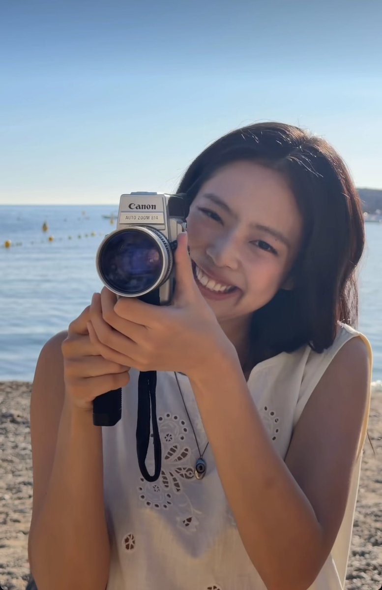 jnkoopsies's tweet photo. This entire sequence deserves to be framed! 😍❤️📸 #JENNIE https://t.co/hgz7C0Hrjn