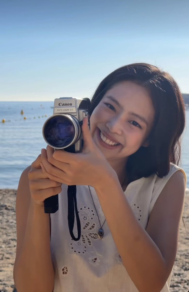 jnkoopsies's tweet photo. This entire sequence deserves to be framed! 😍❤️📸 #JENNIE https://t.co/hgz7C0Hrjn