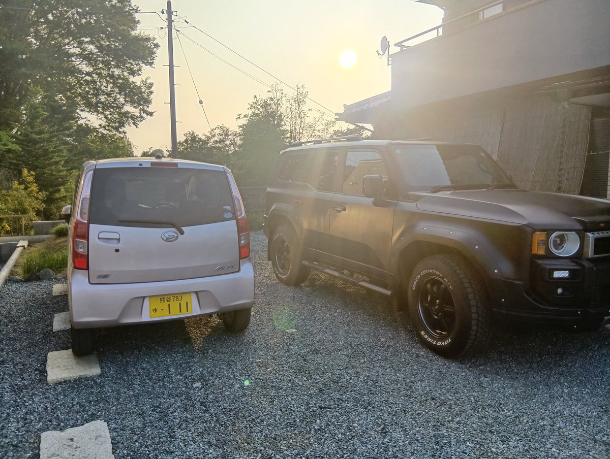 aghades1's tweet photo. 従兄弟がディフェンダー買って
降りるっていうから
即買った！
価格は新車のノーマル本体価格程度

ランクル250

マットブラックのフルラッピングにTE37がキマっている
オプション入れると200万はかかってるのかしら

私はやらないが
ファミリーカーに惜しげもなく
金使える奴はホントに余裕あるやつ https://t.co/ywkzGUxY4i