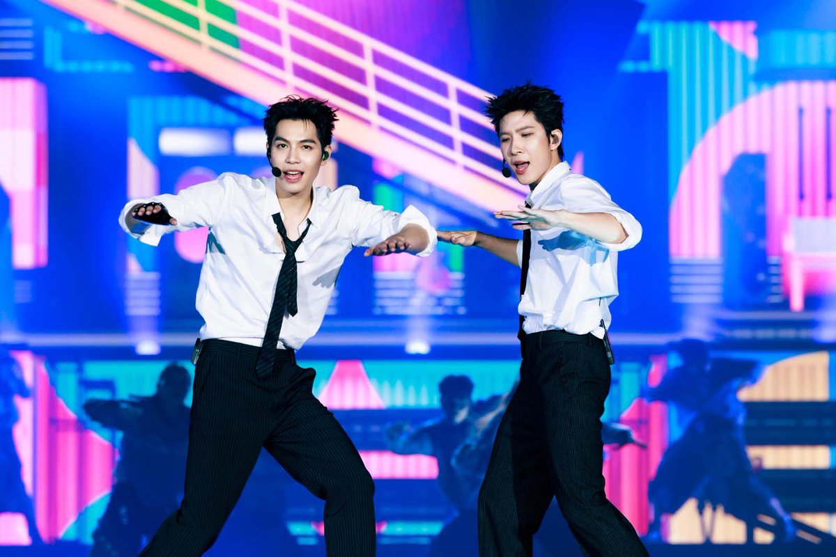 ParkkengChannel's tweet photo. 2 หนุ่ม “เฟิร์ส-ข้าวตัง” จัดเต็มขนโชว์พิเศษส่งความสุข 2 วันเต็มอิ่ม ในงาน “FEEL FAN FUN PARTY CONCERT”

#FFFPartyConcert2026D1
#FFFPartyConcert2026D2
#FFFPartyConcert2026
#FirstKanaphan #khaotungg https://t.co/cWX66gEgqx