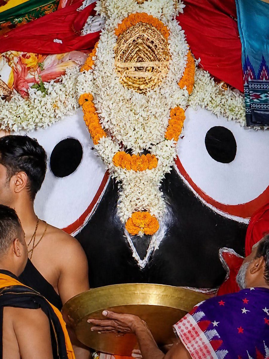 PracheeNanda's tweet photo. ସୁନ୍ଦର ଠୁ ବି ବେଶି ସୁନ୍ଦର ଯିଏ ଆମକୁ ସବୁବେଳେ ବୁଝେ,
.
.
ତାହାଲେ ତୋଠୁ ସୁନ୍ଦର ଆଉ କିଏ ✍️
#ହେ_ନାଥ 🙏 https://t.co/DNrGoK0NCo