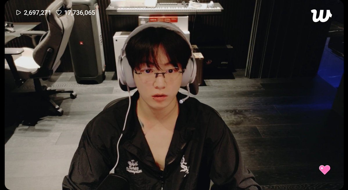 mabunbear's tweet photo. Look at him 😊cute https://t.co/mIl12rYU2R