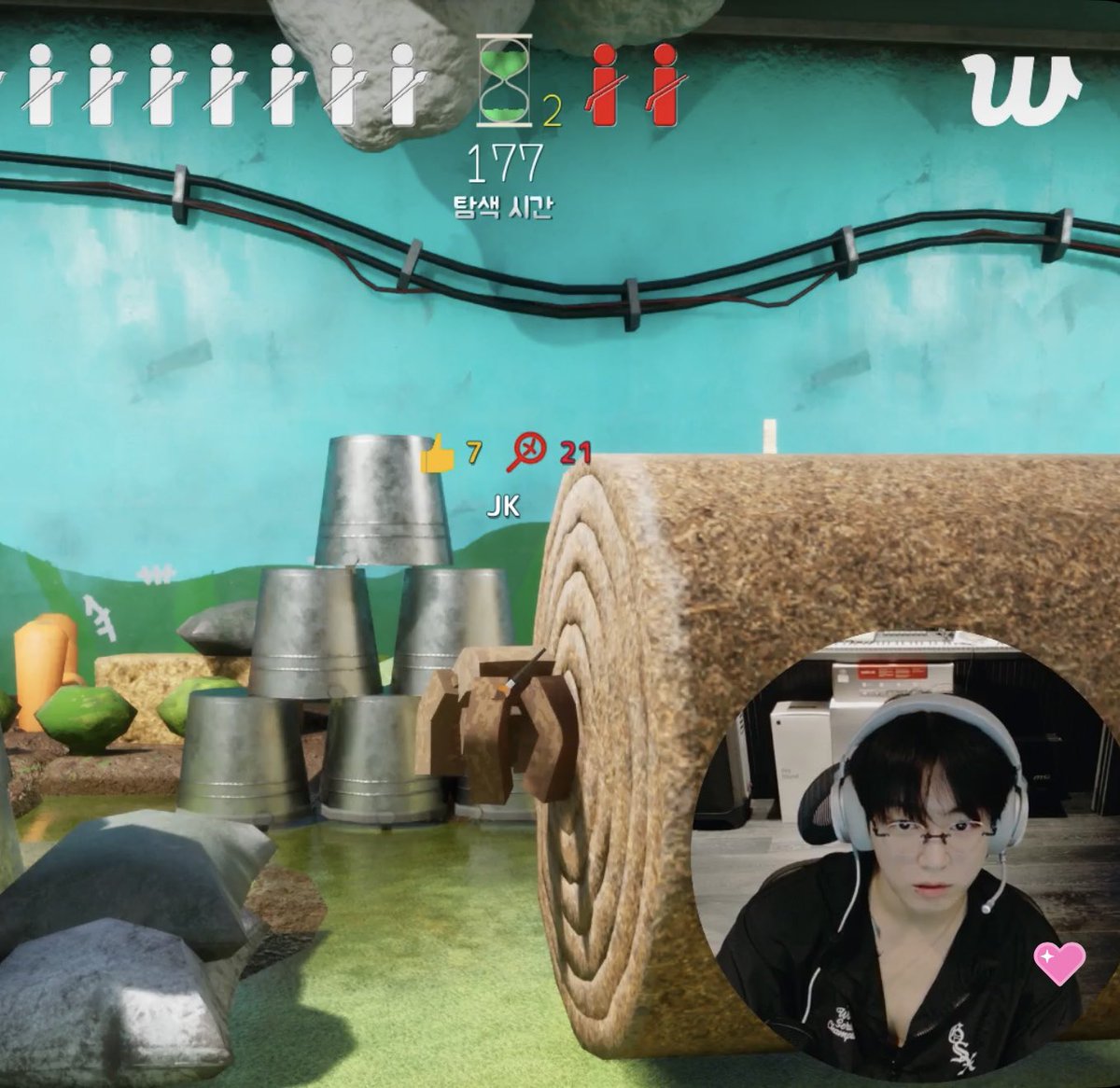 taetaefeeds's tweet photo. bro sucks at hiding 😭 https://t.co/F2YxEPCi6B